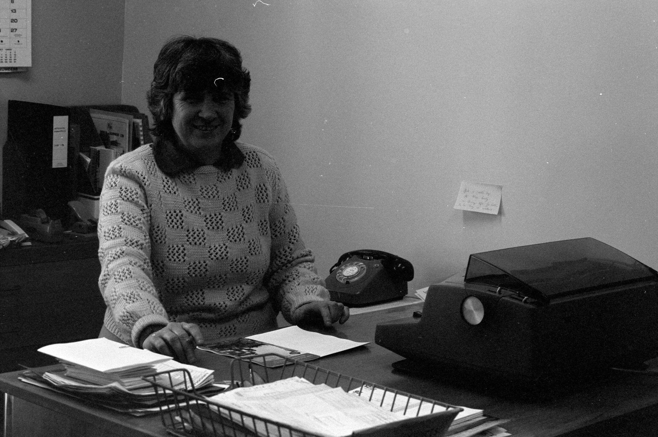 NZAEI Staff in Work Situations, Open Days, September 1985 05
