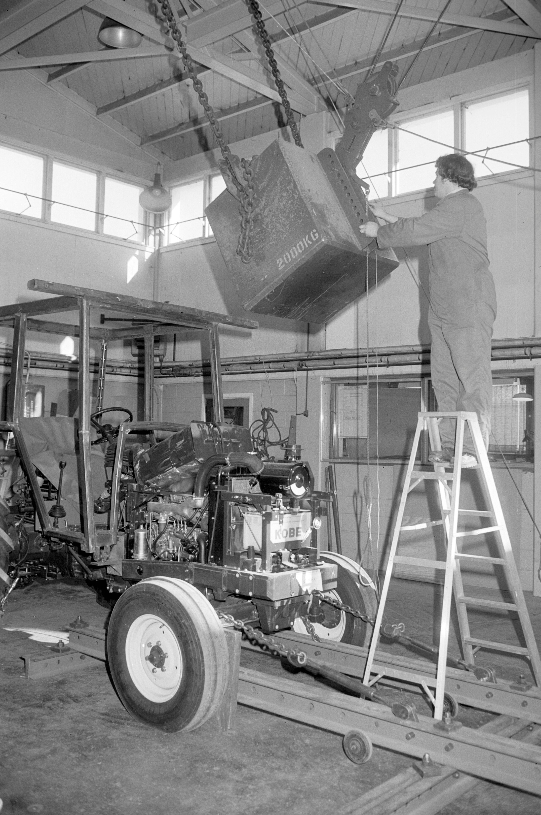 NZAEI Staff in Work Situations, Open Days, September 1985 08
