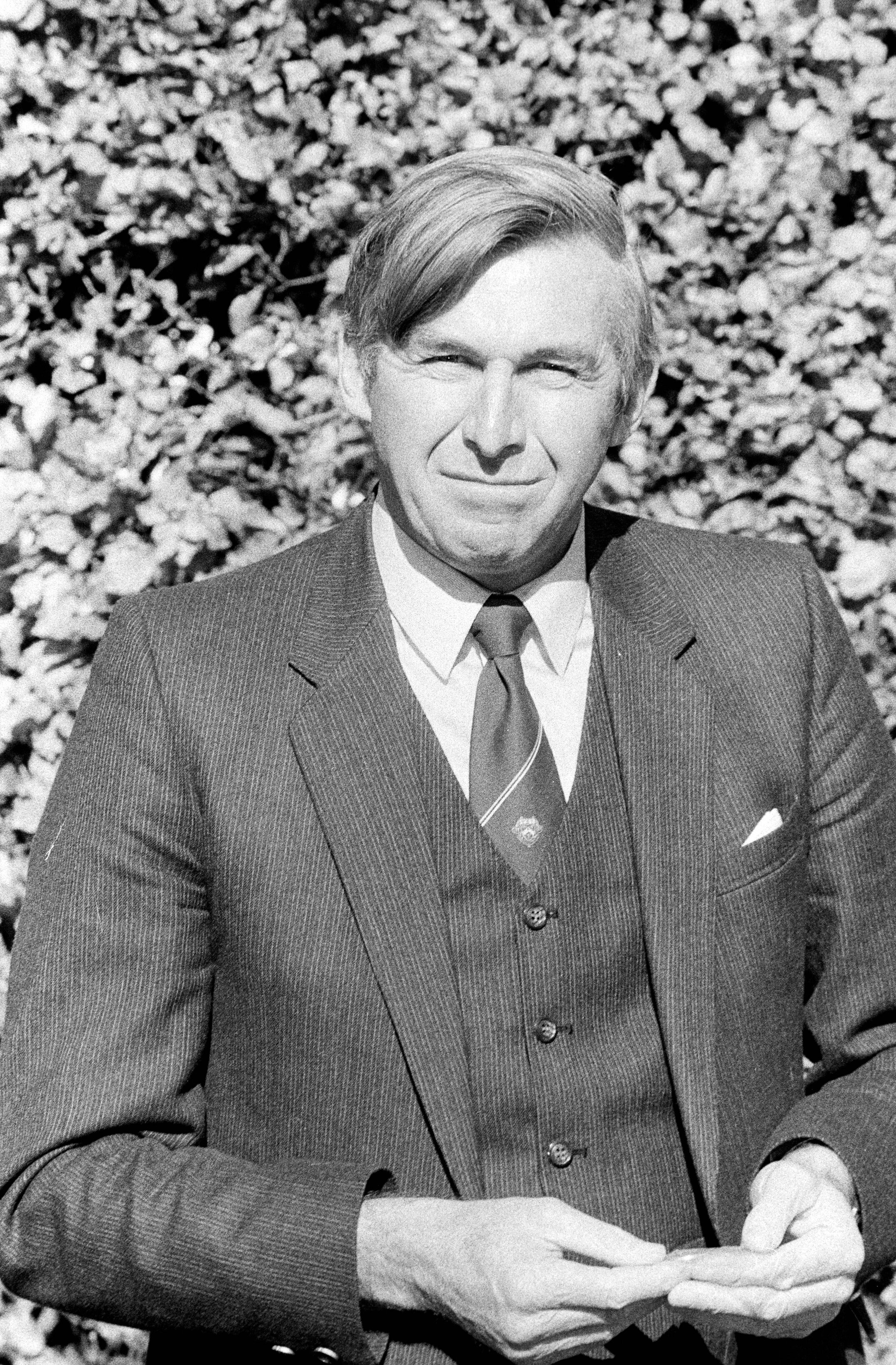 Graduation Ceremony, Gillespie Hall, 04 May 1984: Bledisloe Medallist Athol Hutton 02