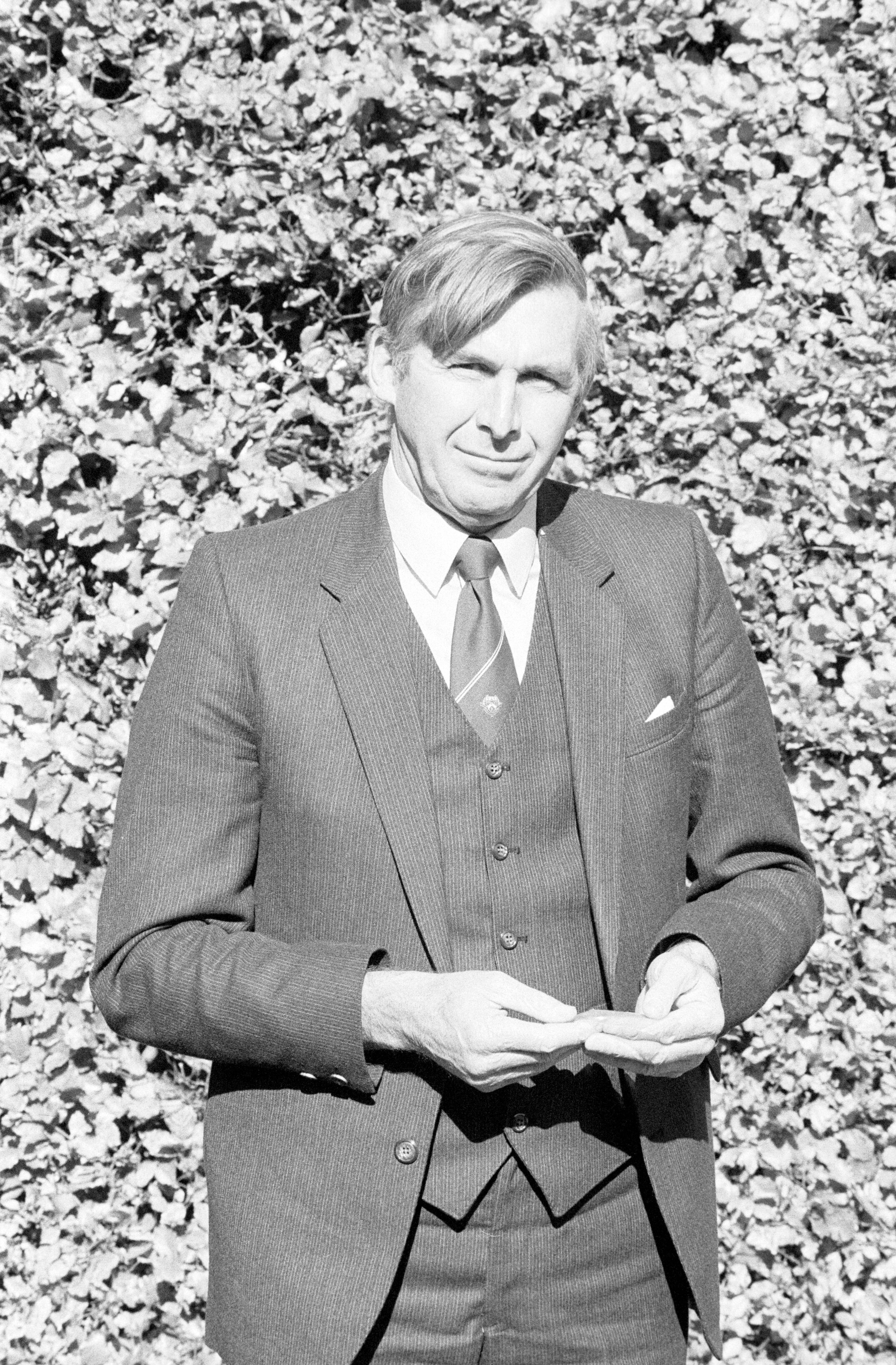 Graduation Ceremony, Gillespie Hall, 04 May 1984: Bledisloe Medallist Athol Hutton 01