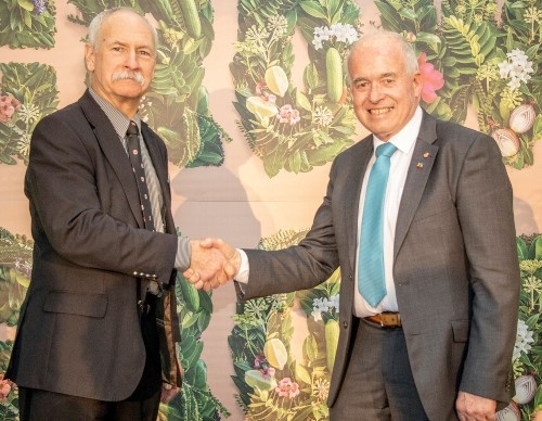 Pictured is Acting Vice-Chancellor, Professor Bruce McKenzie, with Grow Chair Athol McCully at the event launch last week.