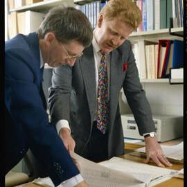 Senior Lecturer in Accounting Murray Clark (left) with Grant Murdoch, Chairman of the Canterbury/Westland branch of the NZ Society of Accountants, September 1991 