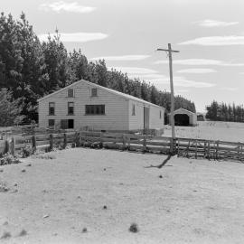 Farmhouse and Outbuildings, Possibly Associated with Lincoln College, early 1960s (Blackmore Neg5108)
