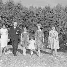 T.W. Walker with his family (Blackmore Neg 5268)