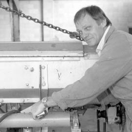 NZAEI Staff in Work Situations, Open Days, September 1985 04