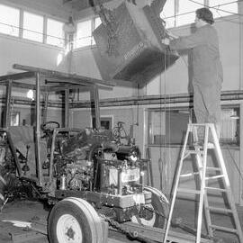 NZAEI Staff in Work Situations, Open Days, September 1985 08