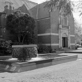 Memorial Court Fountain, Lincoln College, May 1981 01