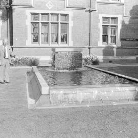 Memorial Court Fountain, Lincoln College, May 1981 02