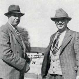 1950 Dr J. C. Bonsma discusses sheep husbandry problems with Mr P G Stevens