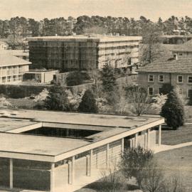 1971 Lincoln College campus view - LUSA building construction