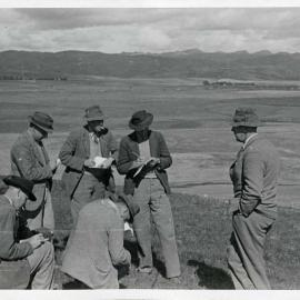 1946 VFM field trip Moeraki with Hugh Finch