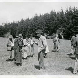 1946 VFM field trip Gibson of Kaponga in centre