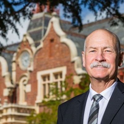 21 December 2021
Professor Bruce McKenzie returns to teaching role in 2022
