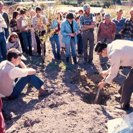 Professor Kuan Goh with his students 01