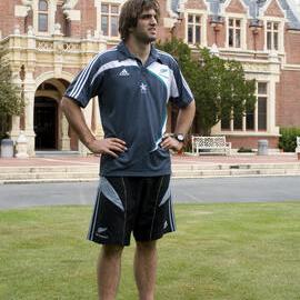 2010-12-16 Sam Whitelock in front of Ivey Hall 02