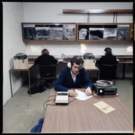 Students in self-teaching labs, 1975 02