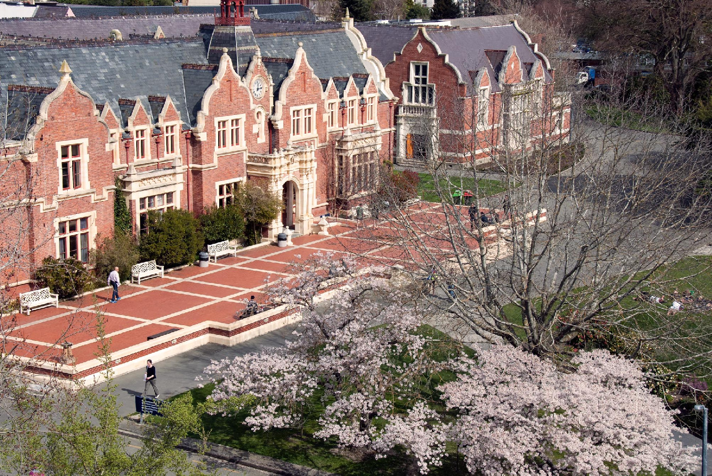 12 June 1986
Ivey Hall to be redeveloped in to Lincoln College Library