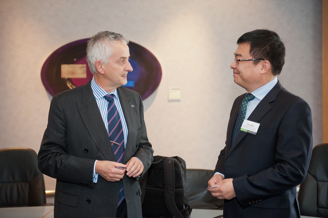 Andrew West and Dr Liang Gui (President of the Northwest Agriculture and Forestry University).