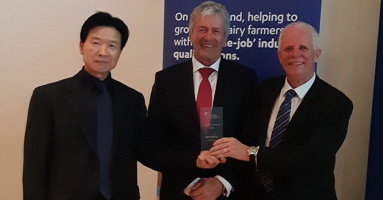 Professors Hong Di and Keith Cameron with Minister of Agriculture Damien O’Connor.