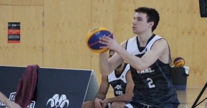 Lincoln basketball scholar Ben Hall lines up a shot during Conference play.
