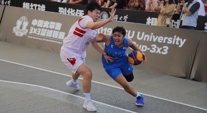 Ajaih Pepe battles her way through the Tsinghua defence. Credit: FISU


