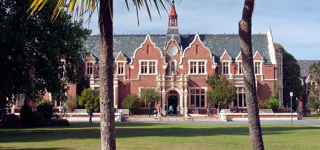 14 December 1993 
Lincoln Student among First to Receive New Leadership Scholarship