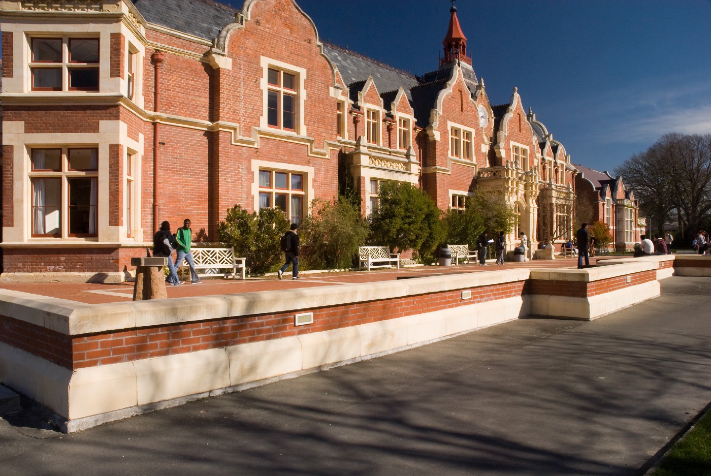 12 August 1994 
Offshore Teaching for Lincoln Degree Gets Under Way