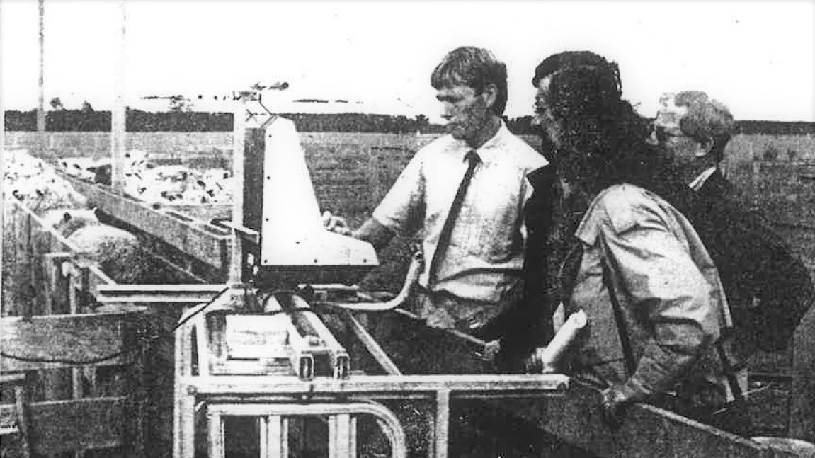 Ashley Dene Manager Ken Townley demonstrates the weighing of sheep to Dr and Mrs Cabrlta and Phil Bennet of the Ministry of Foreign Affairs and Trade.