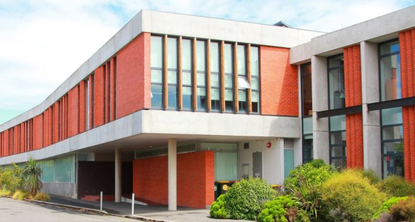 28 September 1998 
City exhibition by Lincoln landscape students