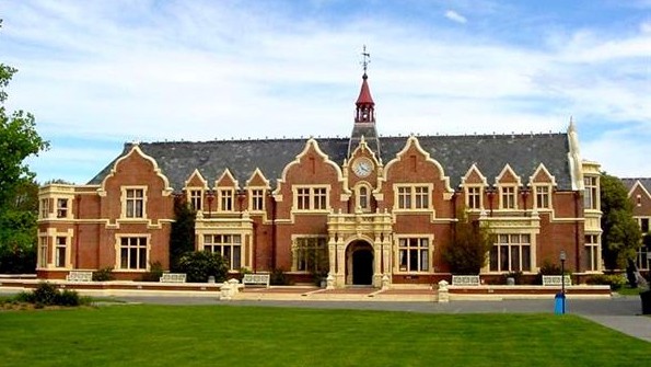 26 February 2001 
 Lincoln University Confidently Pursuing Specialist Paths 