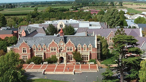 8 October 2001 
Wide suite of industry-relevant qualifications offered by Lincoln