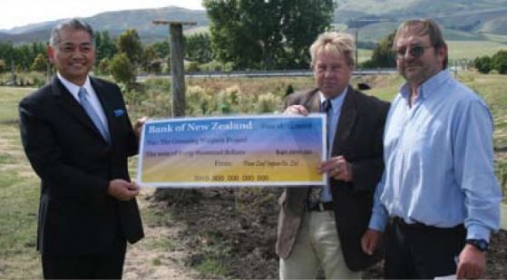 Mr Katayama presents the cheque to Hurunui Mayor Garry Jackson and Colin Meurk.