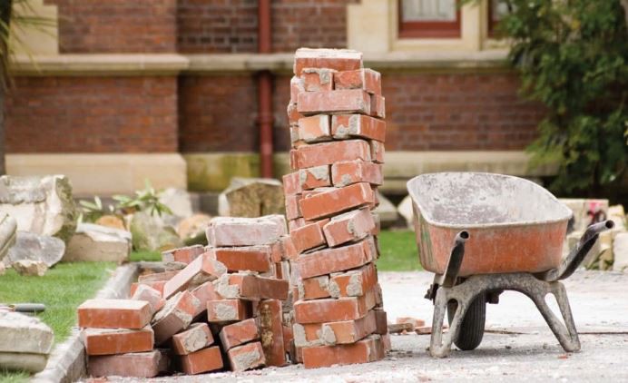 7 October 2010
Minister and MP see university in recovery mode 