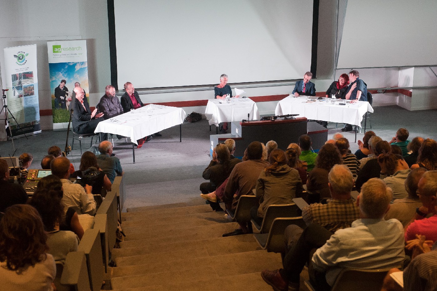 2 April 2014
The role of GE in New Zealand: Earth Hour audience decides at Kim Hill debate 