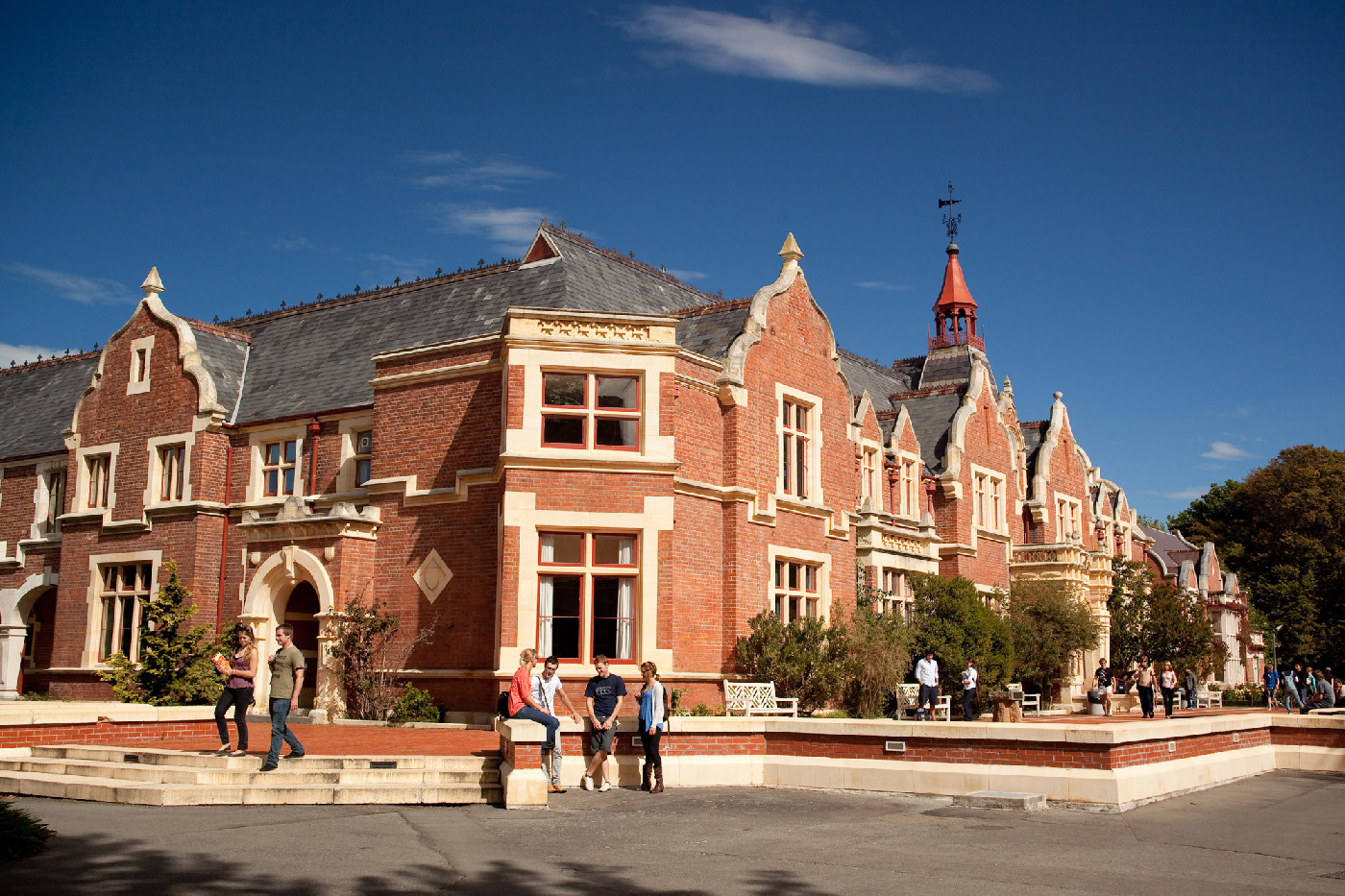 10 December 1984
Ted Darch retires after 16 years at Lincoln College