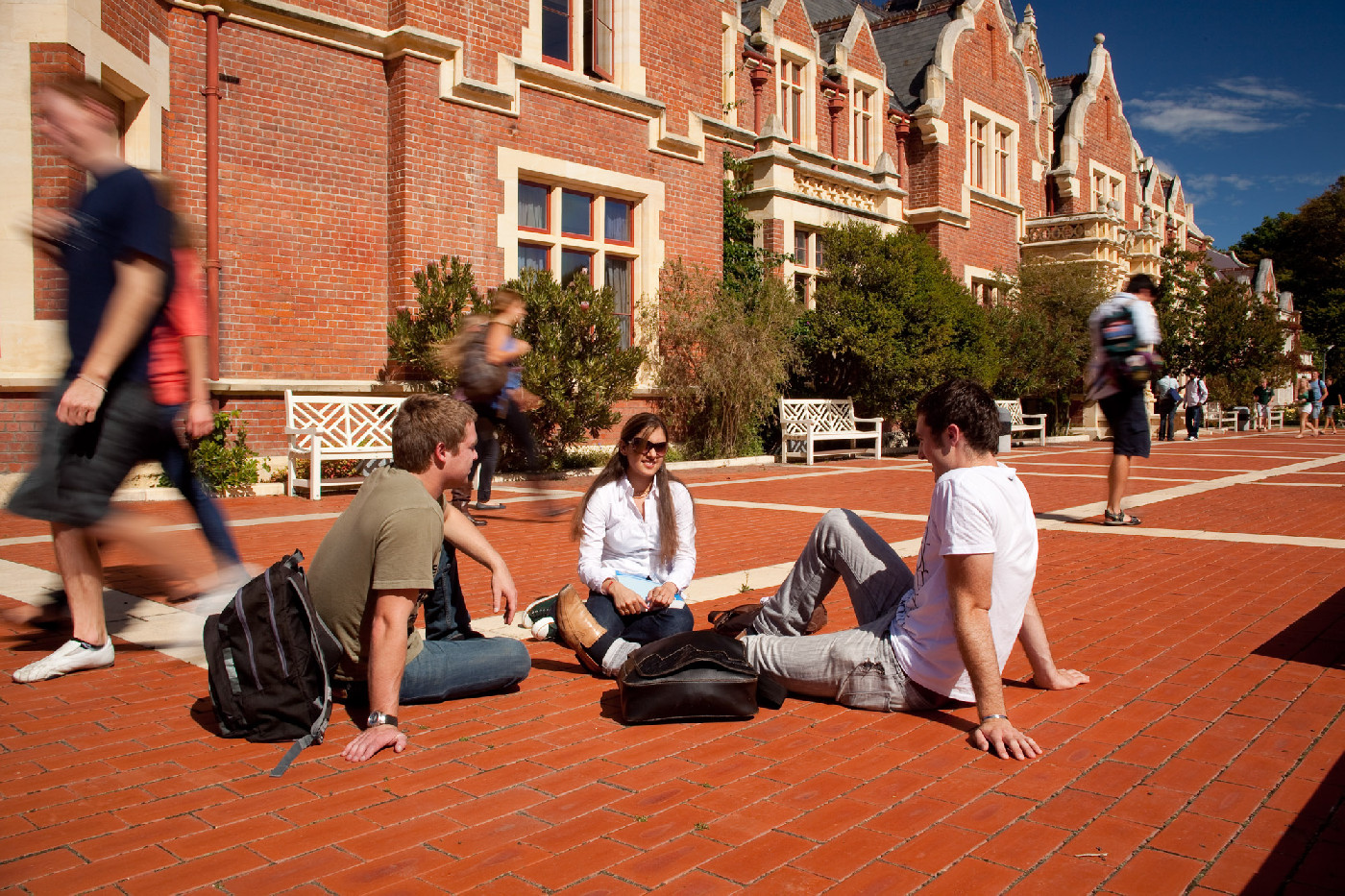 23 May 1985
Graduation ceremony held